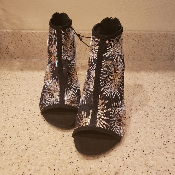 NWT Charming Charlie Sequin Star Peeptoe Heels - Picture 2 of 6